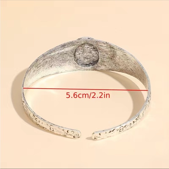 Adjustable Silver Designed Turquoise Cuff Bracelet - Picture 4 of 6